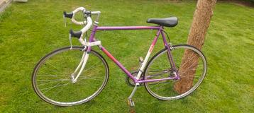 Mooie oldtimer racefiets beschikbaar voor biedingen