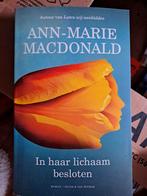 Ann-Marie MacDonald - In haar lichaam besloten, Ophalen of Verzenden, Ann-Marie MacDonald, Zo goed als nieuw