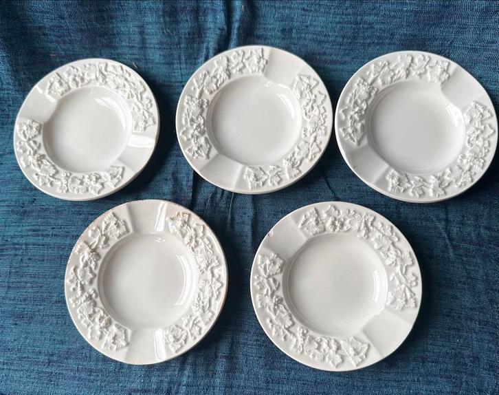 Wedgwood Queensware Embossed Asbakken (2 stuks), Huis en Inrichting, Keuken | Servies, Gebruikt, Overige typen, Wedgwood, Aardewerk