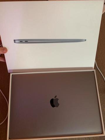Macbook Air (13-inch 2020). Met orginele doos en adapter beschikbaar voor biedingen