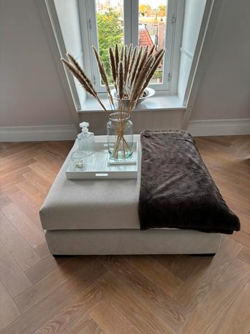 Creme/greige hocker 1x1 beschikbaar voor biedingen