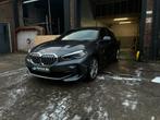 BMW 1-Serie 118i 140pk Aut 2020 Grijs, Auto's, 65 €/maand, Zilver of Grijs, 695 kg, 1300 kg