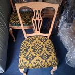 4 oude eettafelstoelen, 1 opgeknapt, Ophalen