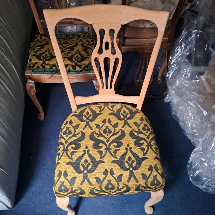 4 oude eettafelstoelen, 1 opgeknapt, Antiek en Kunst, Antiek | Meubels | Stoelen en Banken, Ophalen