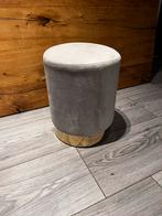 Grijze velvet poef met gouden accent, Minder dan 50 cm, Rond, Ophalen of Verzenden, Zo goed als nieuw