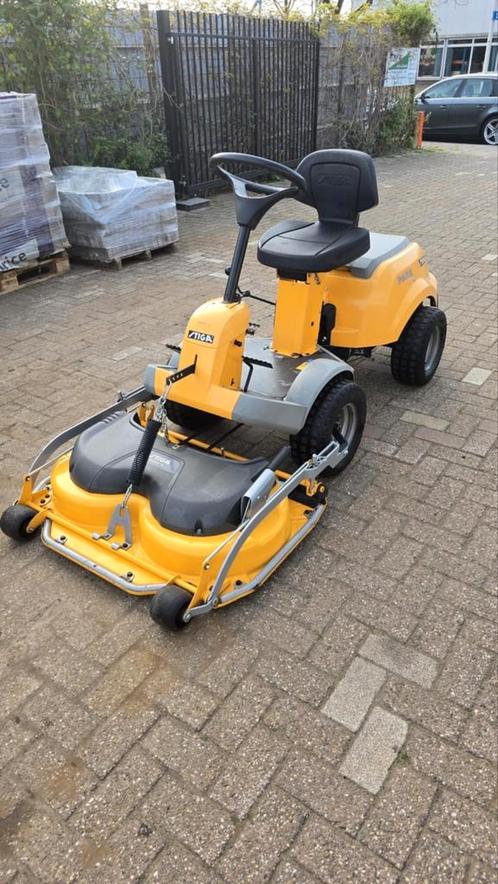 Stiga park compact HST, Tuin en Terras, Zitmaaiers, Zo goed als nieuw, Ophalen