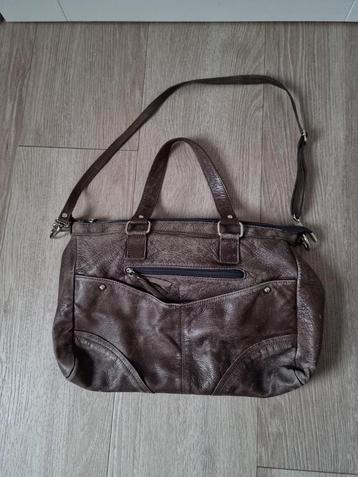 Schoudertas damestas bruin leer

 beschikbaar voor biedingen