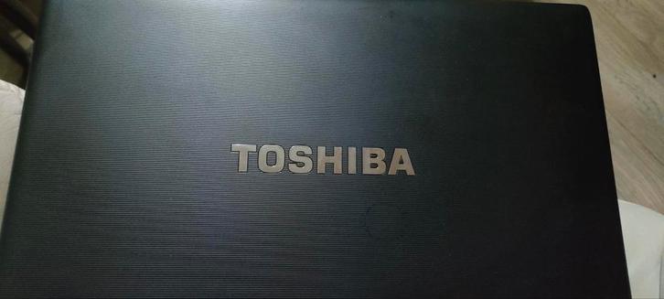toshiba, Computers en Software, Windows Laptops, Zo goed als nieuw, 15 inch, HDD, SSD, 2 tot 3 Ghz, Ophalen of Verzenden