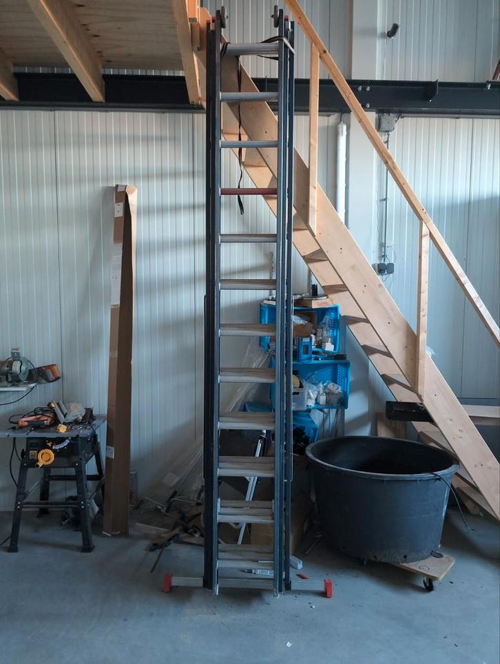 Inschuifbare ladder - 4 meter of meer, Doe-het-zelf en Verbouw, Ladders en Trappen, 4 meter of meer, Ophalen of Verzenden