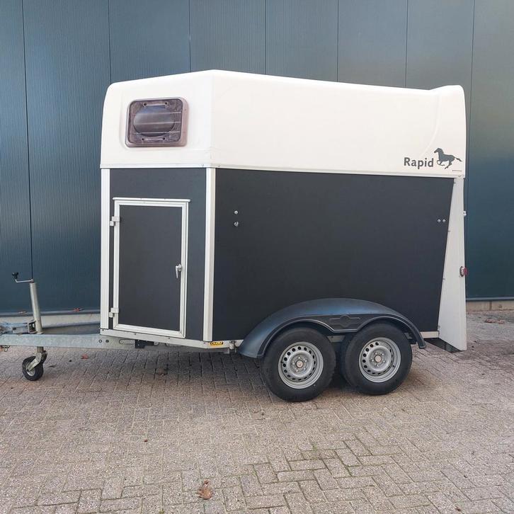 Humbaur 2 paards trailer met zadelkast en kunstof bodem, Dieren en Toebehoren, Paarden en Pony's | Trailers en Aanhangwagens, Hout