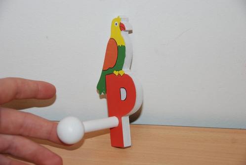 Kapstokje met je eigen letter pppppp voor je eigen badjas, Huis en Inrichting, Woonaccessoires | Kapstokken, Nieuw, Kinderkapstok