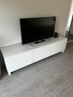 Tvkast Besta Ikea wit met glasplaat, Ophalen of Verzenden, Zo goed als nieuw, 25 tot 50 cm, Minder dan 100 cm