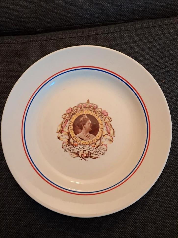 Wilhelmina Regeringsjubileum Bord Petrus Regout 1938, Antiek en Kunst, Antiek | Schalen, Ophalen of Verzenden