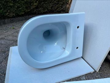 Hangend toilet beschikbaar voor biedingen