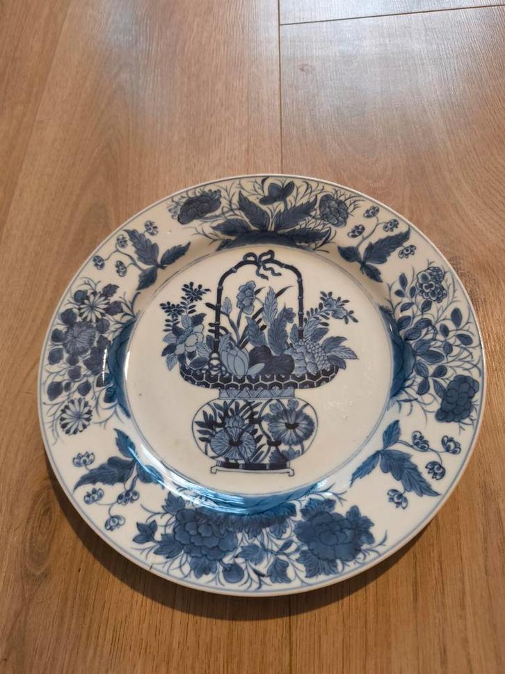 Kangxi Chinees bord, bloemenmand decor, Antiek en Kunst, Antiek | Porselein, Ophalen of Verzenden