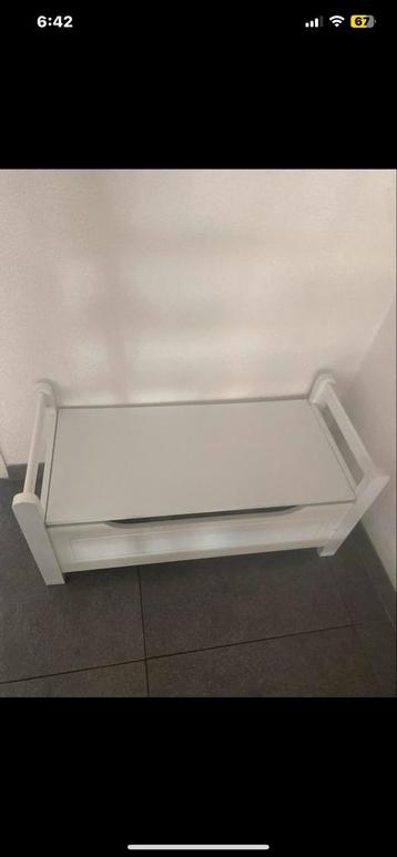 Witte Schoenenkast / Speelgoedbankje beschikbaar voor biedingen
