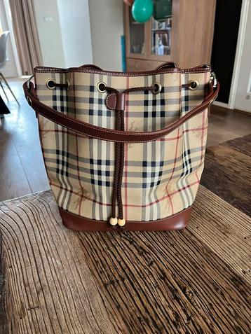 Burberry tas beschikbaar voor biedingen