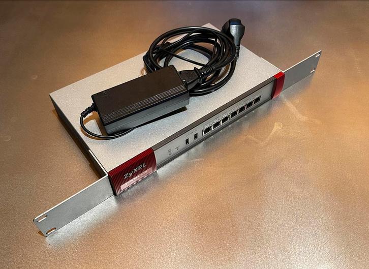 Zyxel ZyWall 110 (VPN) Firewall - Beveilig uw netwerk, Computers en Software, Routers en Modems, Gebruikt, Router, Ophalen of Verzenden