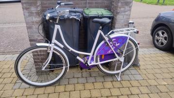 Witte anytime omafiets beschikbaar voor biedingen