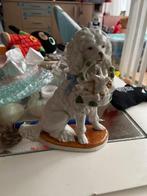 antiek porselein beeldje poedel met mandje in bek, Antiek en Kunst, Antiek | Porselein, Ophalen of Verzenden