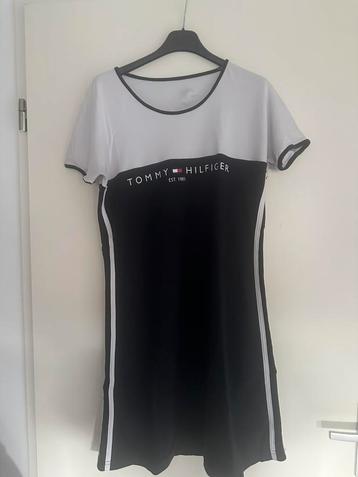 Tommy Hilfiger jurkje maat L beschikbaar voor biedingen