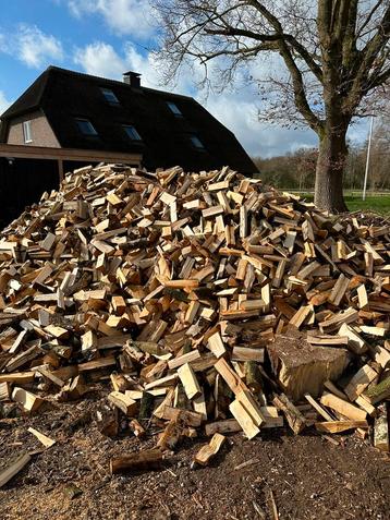 goed gekloofd kwaliteit haardhout. Mix: eik, berk, es, beuk