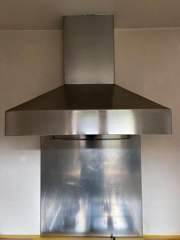 Geborsteld RVS afzuigkap en achterwand, los te koop beschikbaar voor biedingen