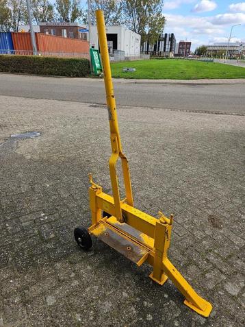 Stenenknipper beschikbaar voor biedingen