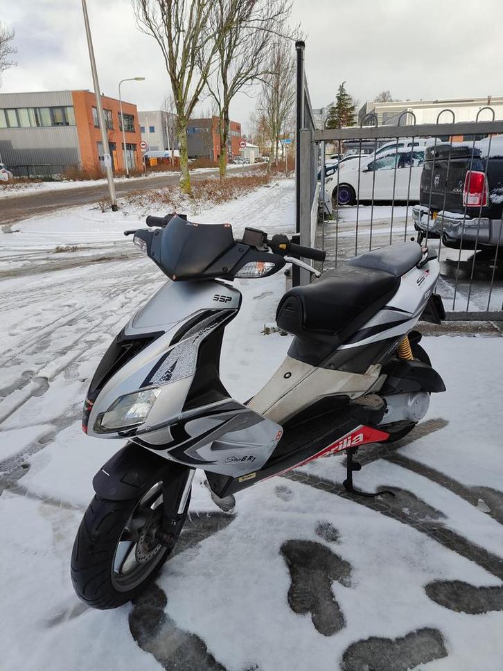Aprilia SR 50 LC factory 2-takt vers, Fietsen en Brommers, Scooters | Aprilia, Zo goed als nieuw, SR 50, Benzine, Ophalen