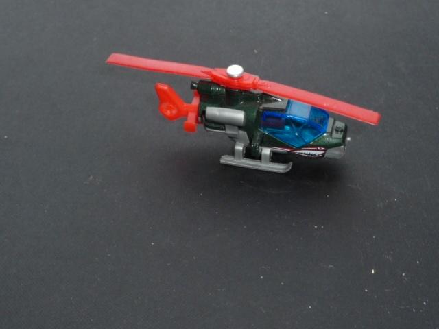 4 VOERTUIGEN,2 mod Helicopters , Matchbox boot en wals vint, Hobby en Vrije tijd, Modelauto's | Overige schalen, Zo goed als nieuw