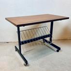 Vintage Bijzettafel op Wielen met Tijdschriftenrek, Huis en Inrichting, Tafels | Bijzettafels, Minder dan 55 cm, ., Vintage, .