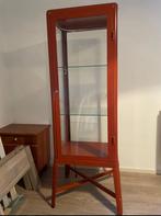 Ikea vitrine kast fabrikor rood/bruin, Ophalen, Minder dan 50 cm, 100 tot 150 cm, Zo goed als nieuw
