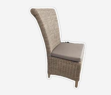 6 rieten stoelen 25€ beschikbaar voor biedingen