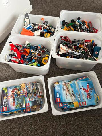 Ongeveer 140 lego sets groot en klein van alles wat beschikbaar voor biedingen