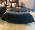 ZGAN Ligne Roset Togo Poef Suede Zwart – €899, Zo goed als nieuw, Ligne roset, 75 tot 100 cm, Stof