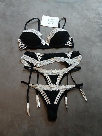 Lingeriesetje  beschikbaar voor biedingen