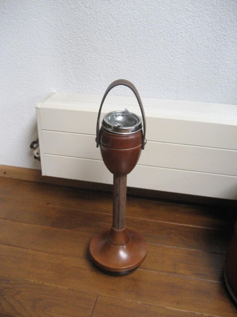 Sixties vintage asbak op voet hout, Ophalen of Verzenden