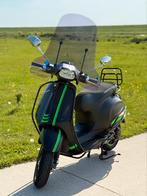 Vespa Sprint 2022 2150 kilometers full options, Ophalen, Maximaal 45 km/u, Zo goed als nieuw, Benzine