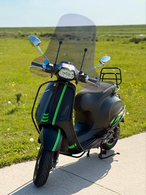 Vespa Sprint 2022 2150 kilometers full options, Fietsen en Brommers, Scooters | Vespa, Zo goed als nieuw, Vespa LX, Maximaal 45 km/u