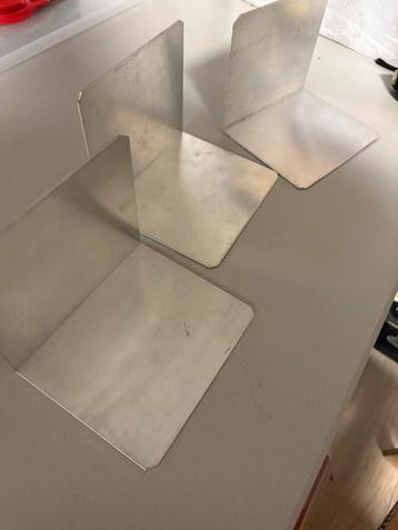 (A) Set van 3 aluminium boekensteunen – industrieel design beschikbaar voor biedingen