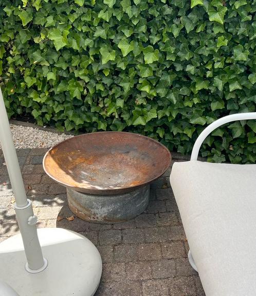 Gietijzeren vuurschaal van esschert desing met granito voet, Tuin en Terras, Vuurschalen, Zo goed als nieuw, Ophalen