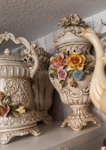 Set van 3 vazen capodimonte Italiaanse stijl beschikbaar voor biedingen