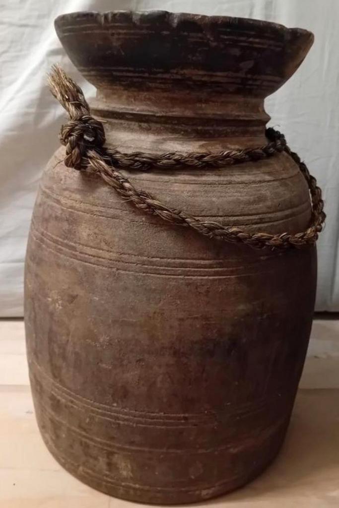 Authentieke Nepalese Kruik / Vaas, Huis en Inrichting, Woonaccessoires | Vazen, Gebruikt, Overige kleuren, Minder dan 50 cm, Steen