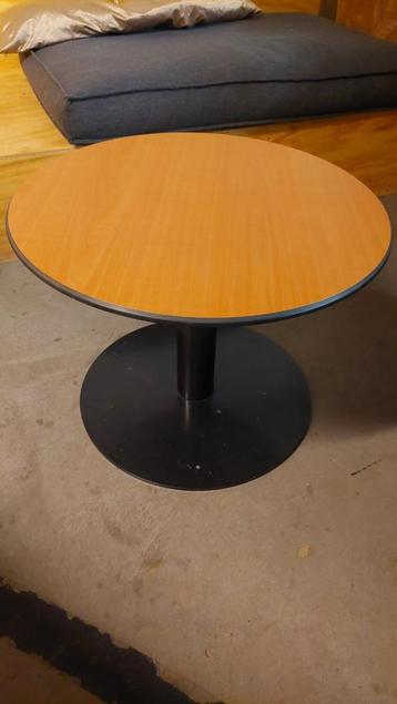 Bijzettafel: stevig stoer modern. Zwart staal  beschikbaar voor biedingen