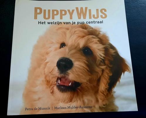 Nieuw boek - PuppyWijs - het welzijn van je pup centraal, Boeken, Dieren en Huisdieren, Nieuw, Honden, Ophalen of Verzenden