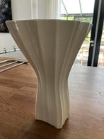 Designvaas van studio Zwartjes, Wit, Aardewerk of Porselein, Ophalen of Verzenden, Zo goed als nieuw