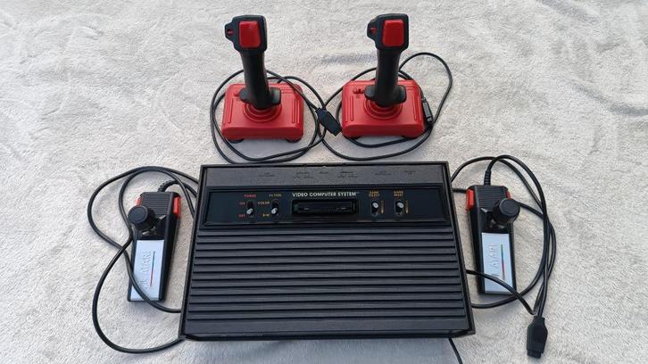 ATARI 2600 complete set + 20 spellen, Spelcomputers en Games, Games | Atari, Gebruikt, Atari 2600, Overige genres, 2 spelers, Vanaf 7 jaar