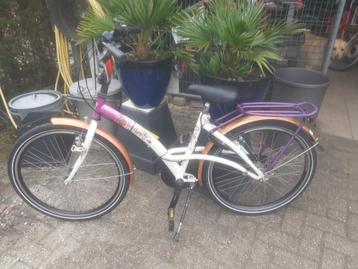 24 inch meisjes fietsen  beschikbaar voor biedingen