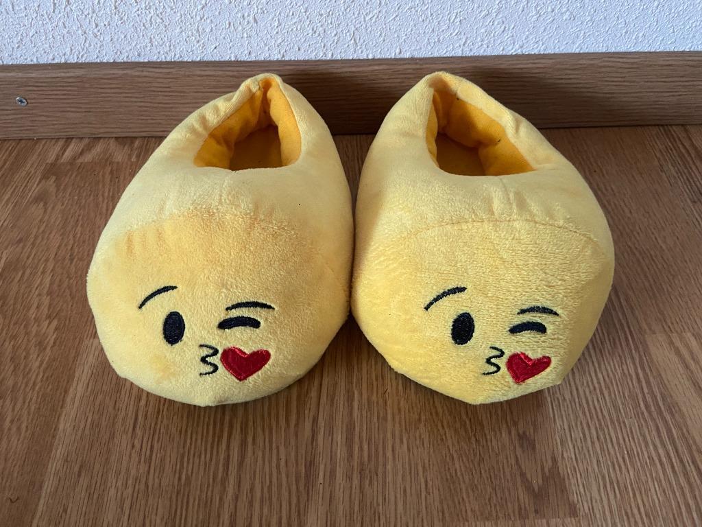 ≥ Emoji pantoffels kiss sloffen kinderen maat 32/33