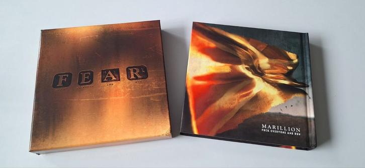 MARILLION FEAR CD / DVD BOX book Limited, Cd's en Dvd's, Cd's | Rock, Zo goed als nieuw, Progressive, Ophalen of Verzenden